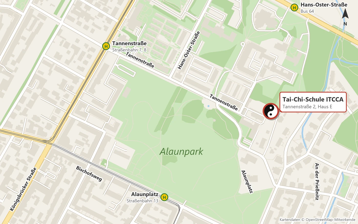 Lageplan der Dresdner Neustadt: Die Tai-Chi-Schule ITCCA in der Tannenstraße 2, Haus E, ist mit einem Tai-Chi-Zeichen markiert, am Nordostrand des Alaunparks, mit den Haltestellen Tannenstraße, Alaunplatz und Hans-Oster-Straße